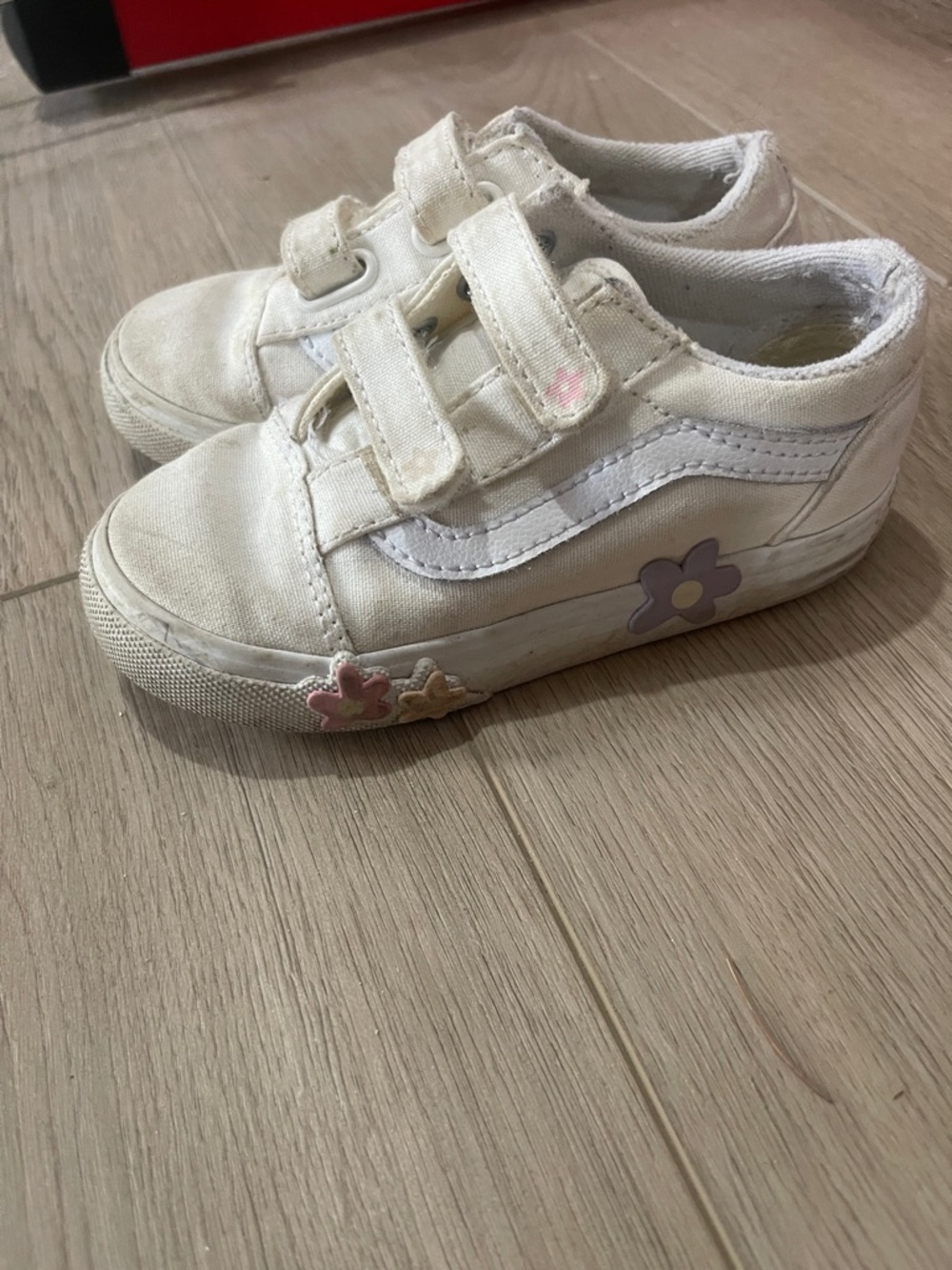 Vans Kids White Canvas Hook-and-Loop Sneakers with Pastel Flower Accents